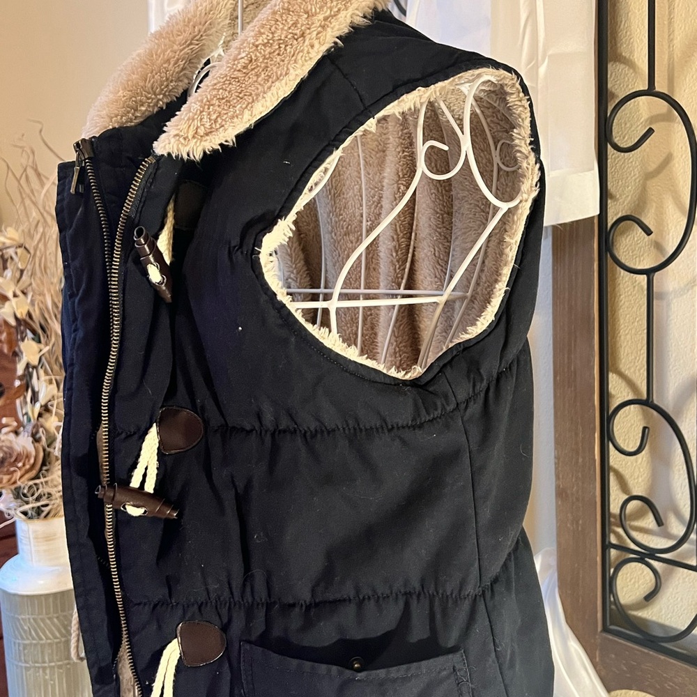 Maurices Black and Tan Sherpa Vest